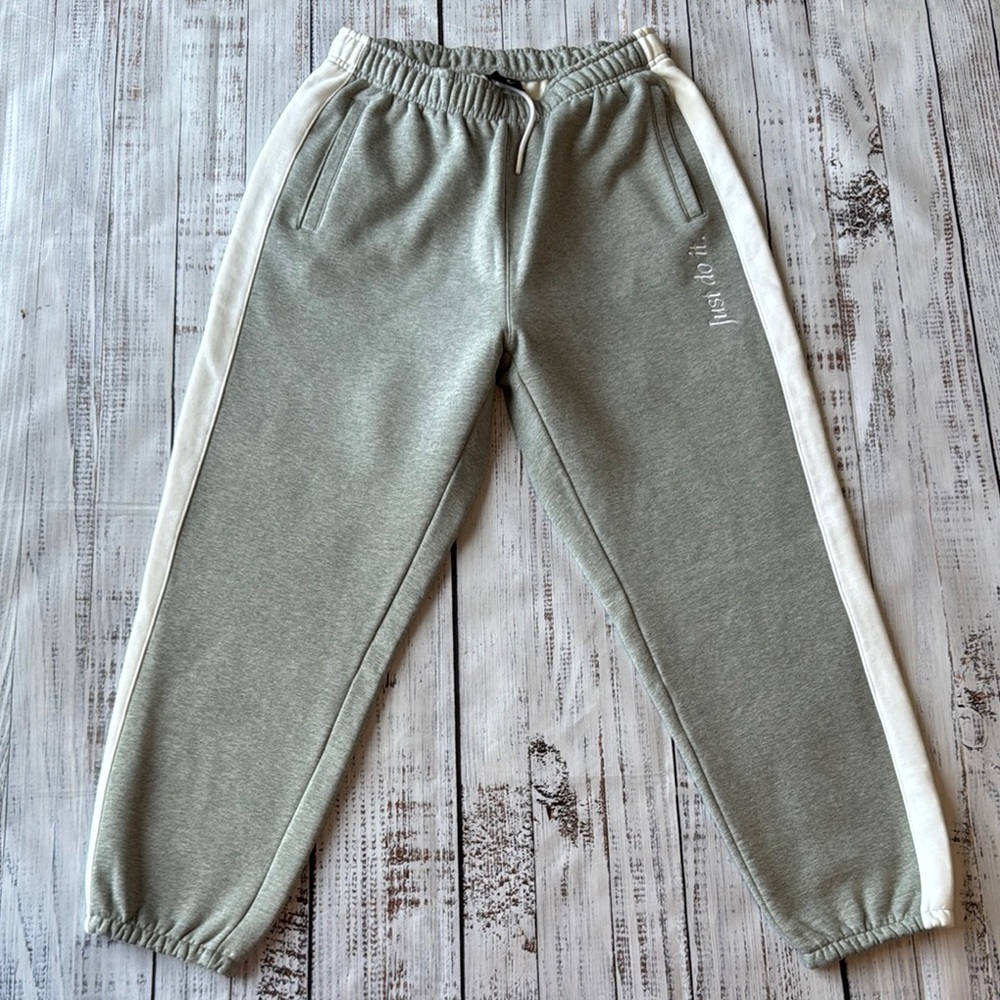 Nike Gray Jogger Pants Men’s size L